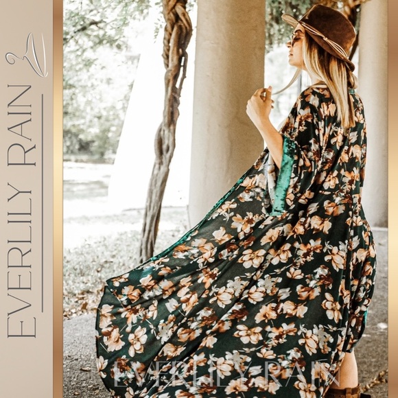 LAST ONE! Gorgeous Velvet Trim Kimono Duster - Picture 2 of 16